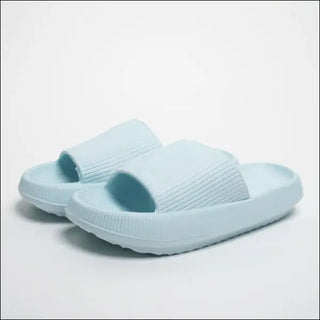 Step into serenity with K-AROLE™ light blue slippers. The soothing hue and luxurious comfort of these slippers will transport you to a state of relaxation and tranquility.